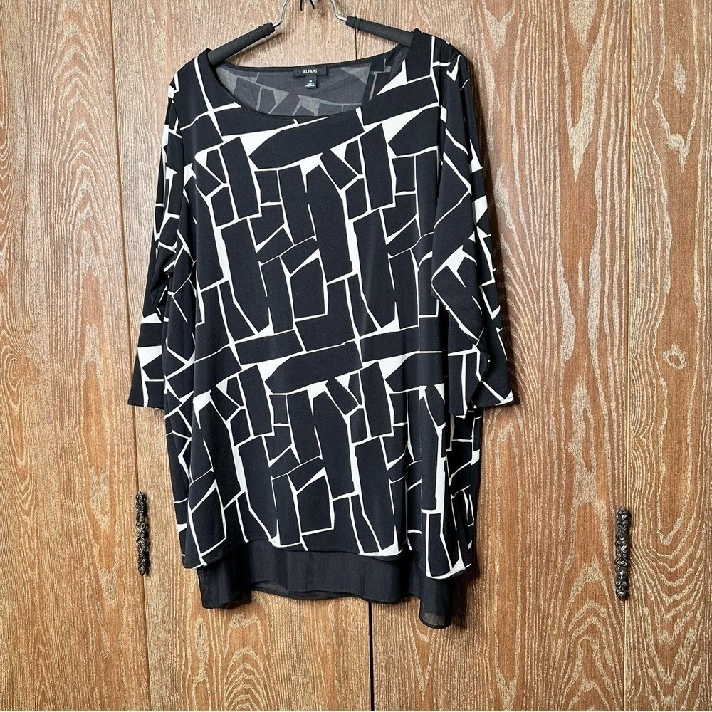 Geometric Sheer Layered Blouse Womens 2X Tunic Top Asymmetrical Black 3/4 Sleeve - Picture 2 of 8